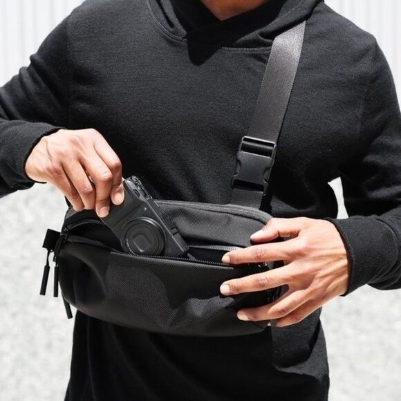 Aer Day Sling 2 Black Waist Bag Crossbody Men's Body Bag - Picture 5 of 7